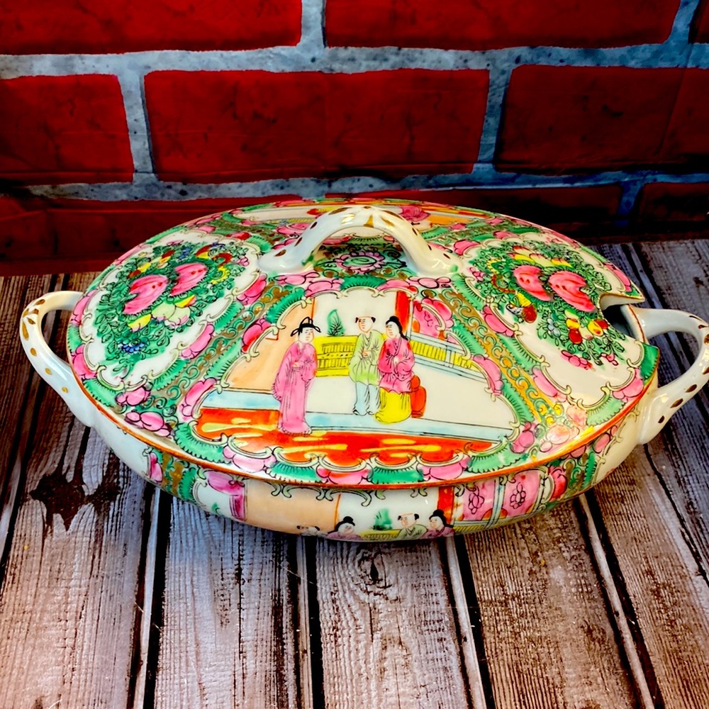 Antique 1900’s hand painted Chinese family soup pot w/lid & handles Hong Kong